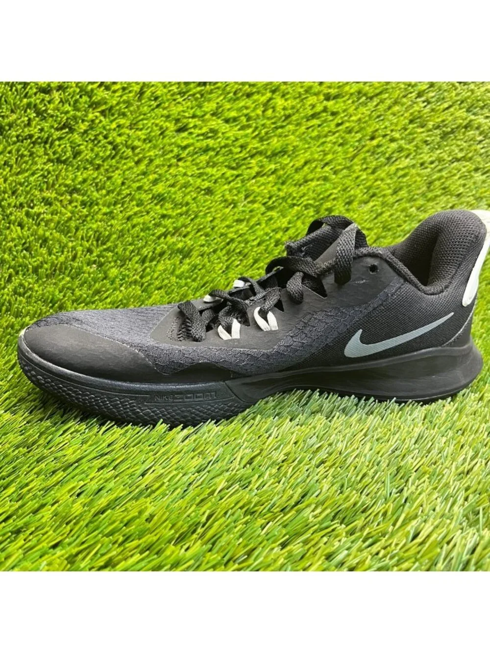 Nike Mamba Fury Mens Size 7.5 Black White Athletic Basketball Shoes Sneakers